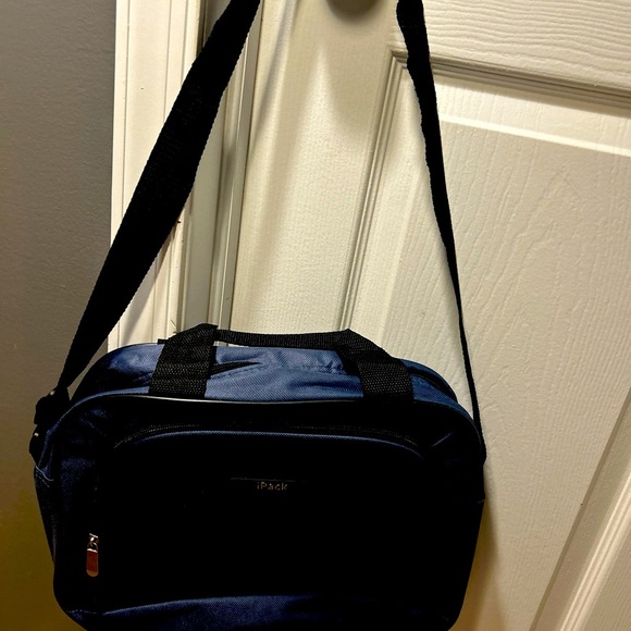 - I-pack small-medium bag NWT - Picture 3 of 8